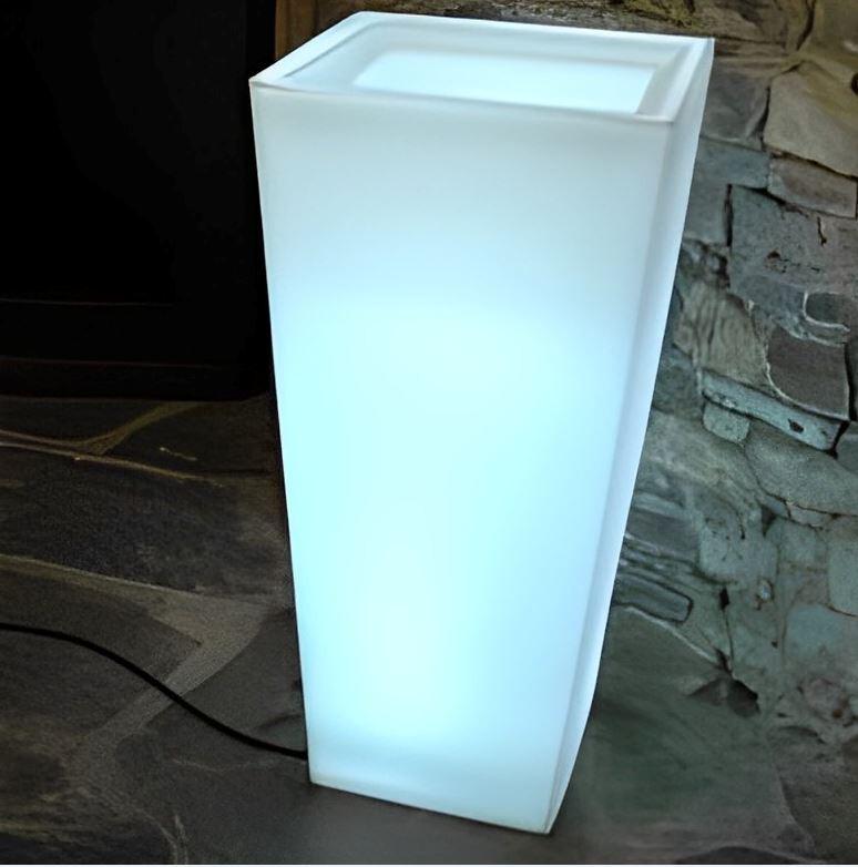 Pot géant carré DIVIN - Hauteurs 806 à 1190mm - Polyéthylène - Résistant aux UV et chocs_1