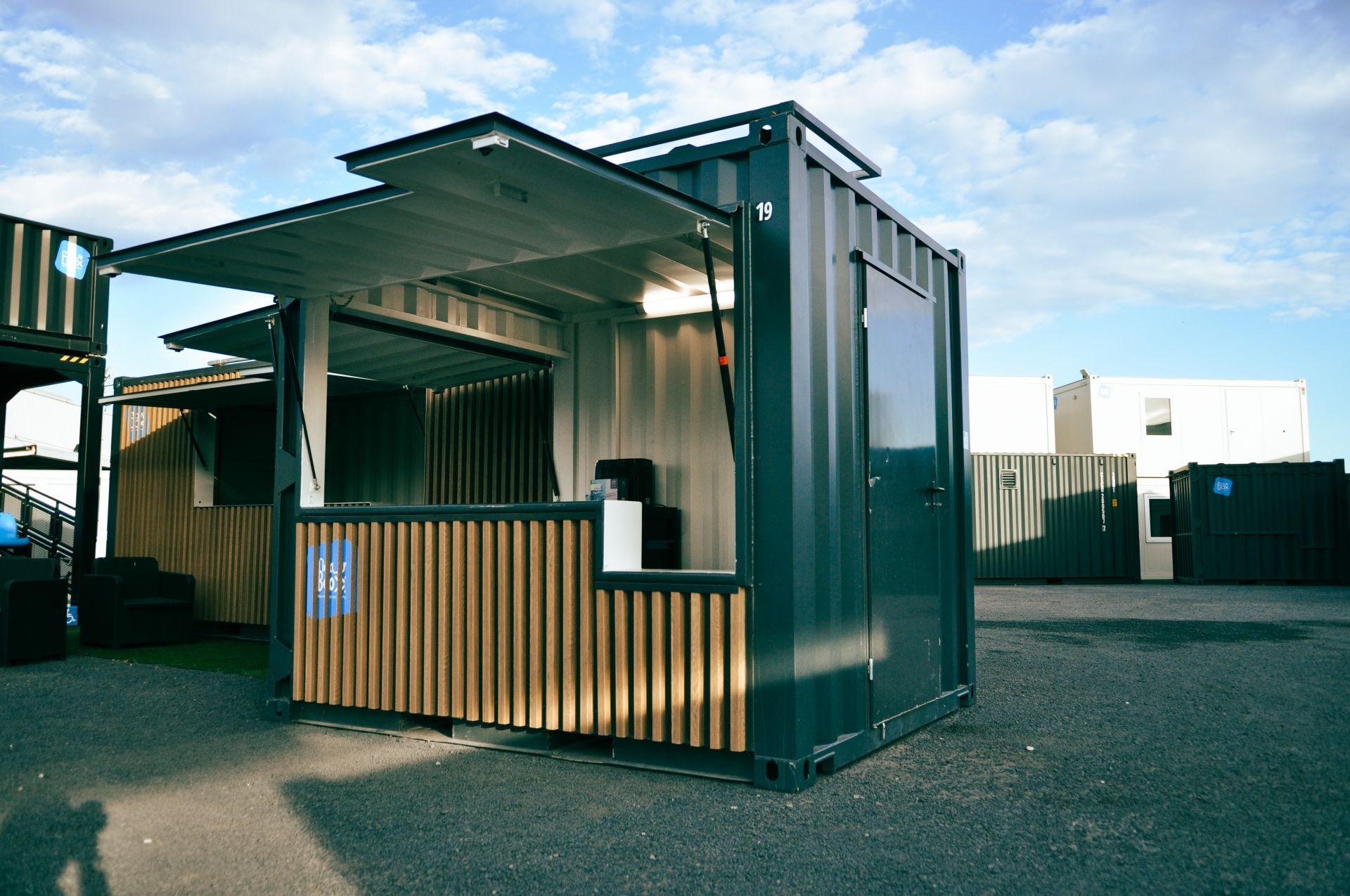 Container aménagé Snack Box 10 pieds - solution clé en main pour food truck et événements_1