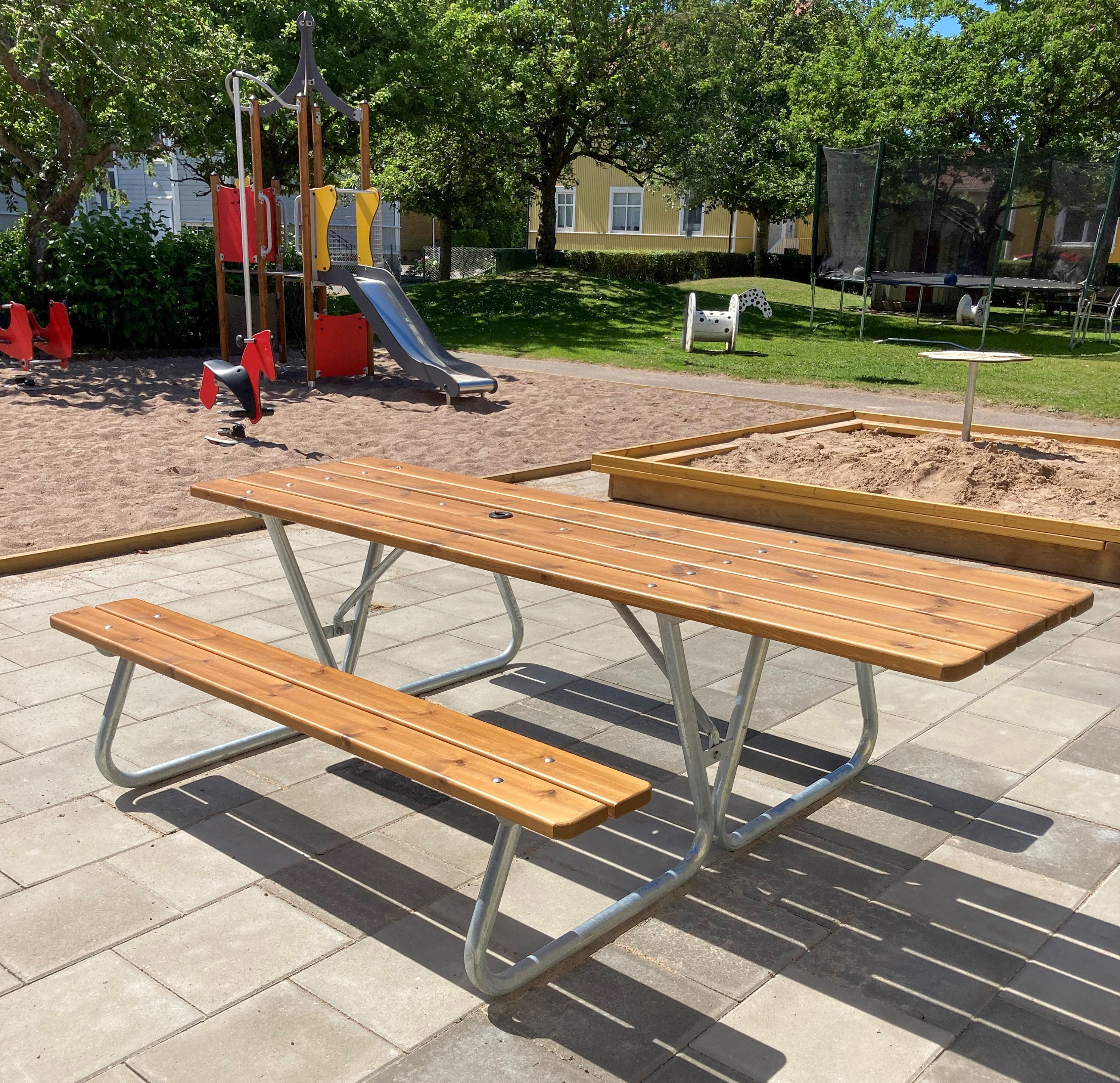 Table de pique-nique Olvon - Hags réf 8042460 - Montage en 1 heure - Dimensions 2200x1500x720 mm_1