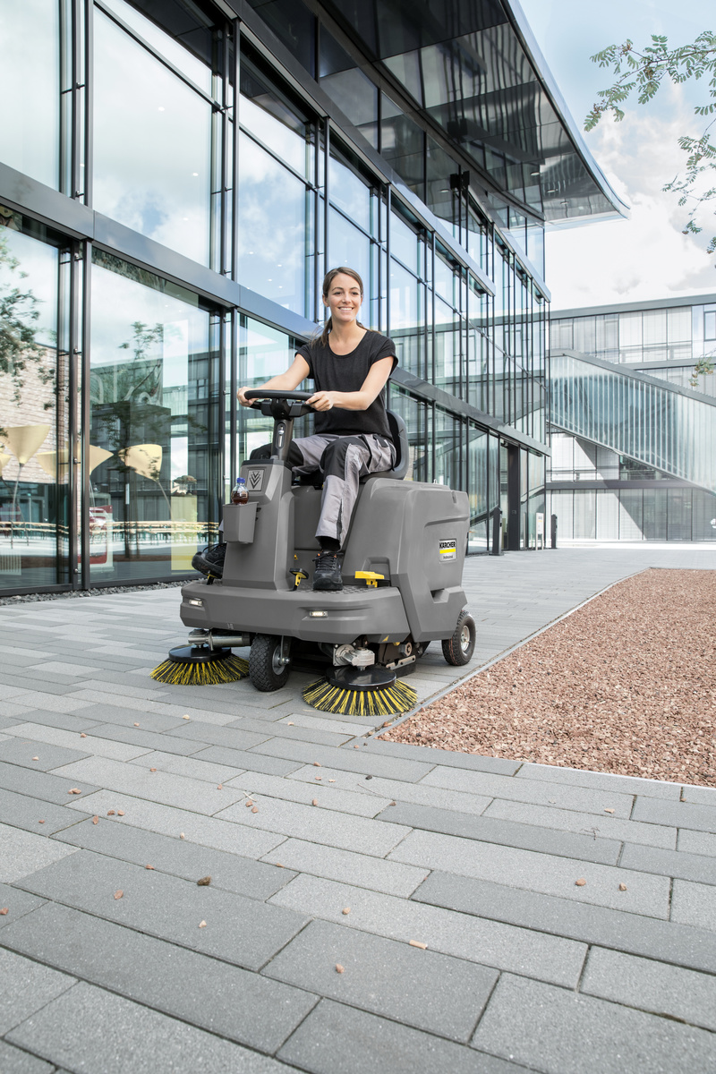 Balayeuse autoportée KM 85/50 R Bp Pack - batterie et chargeur inclus - performances élevées pour intérieur et extérieur_1