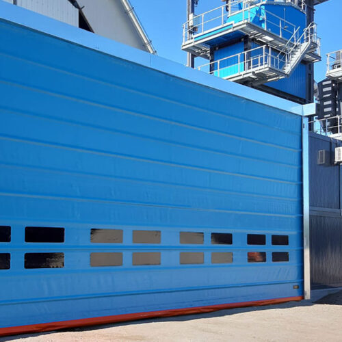 Porte à empilement rapide robuste VertiGO - grande résistance au vent - fermeture jusqu'à 22 m de largeur_1