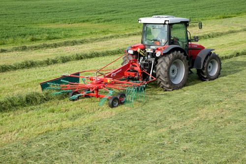 Andaineur mono-rotor Kverneland avec largeur de travail de 3,20 m