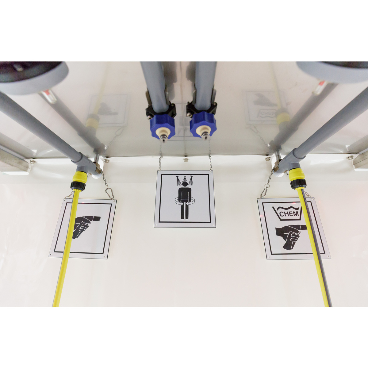 Conteneur de décontamination 20 pieds certifié CRC - utilisation facile et mise en service rapide - jusqu'à 180 personnes par heure_1