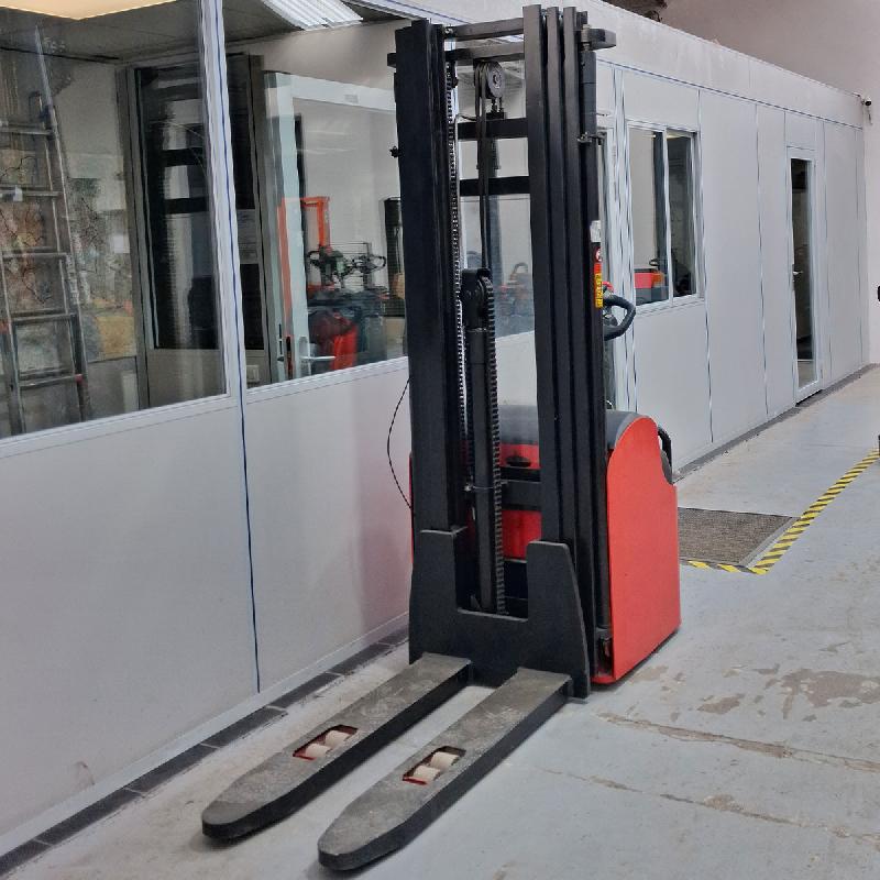 Gerbeur Électrique Triplex 5.4 m occasion MANITOU - plateforme rabattable_1