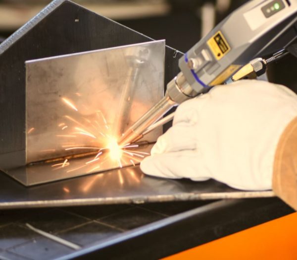 Poste à souder laser 1500W, capable de souder de fines épaisseurs sans métal d'apport - MA1-65_1