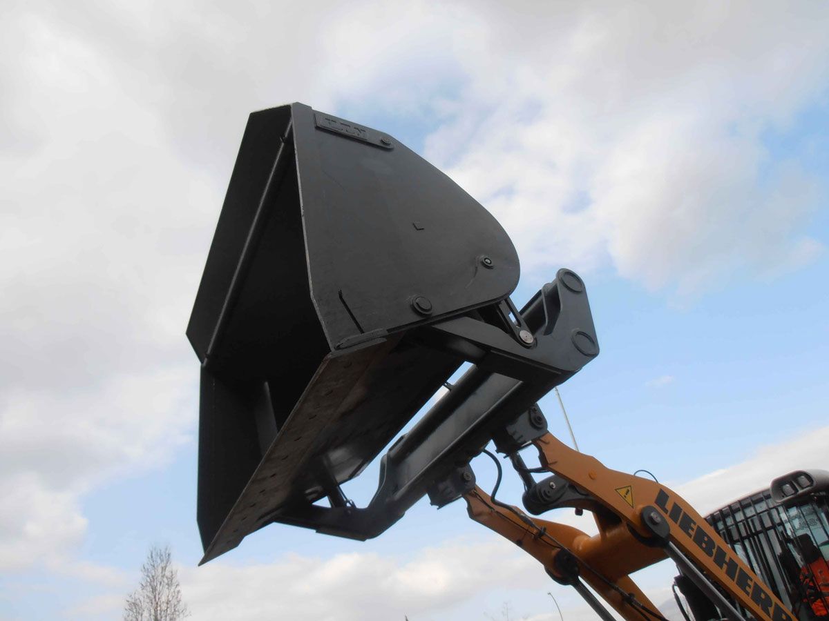 Godet haut déversement pour matériaux légers_1