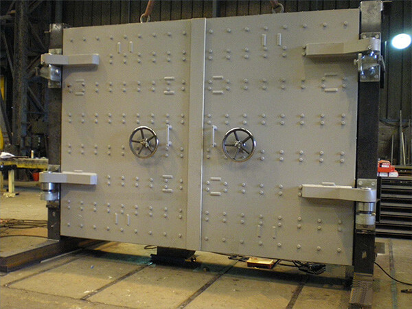 Fermeture industrielle blindée pour stockage pyrotechnique