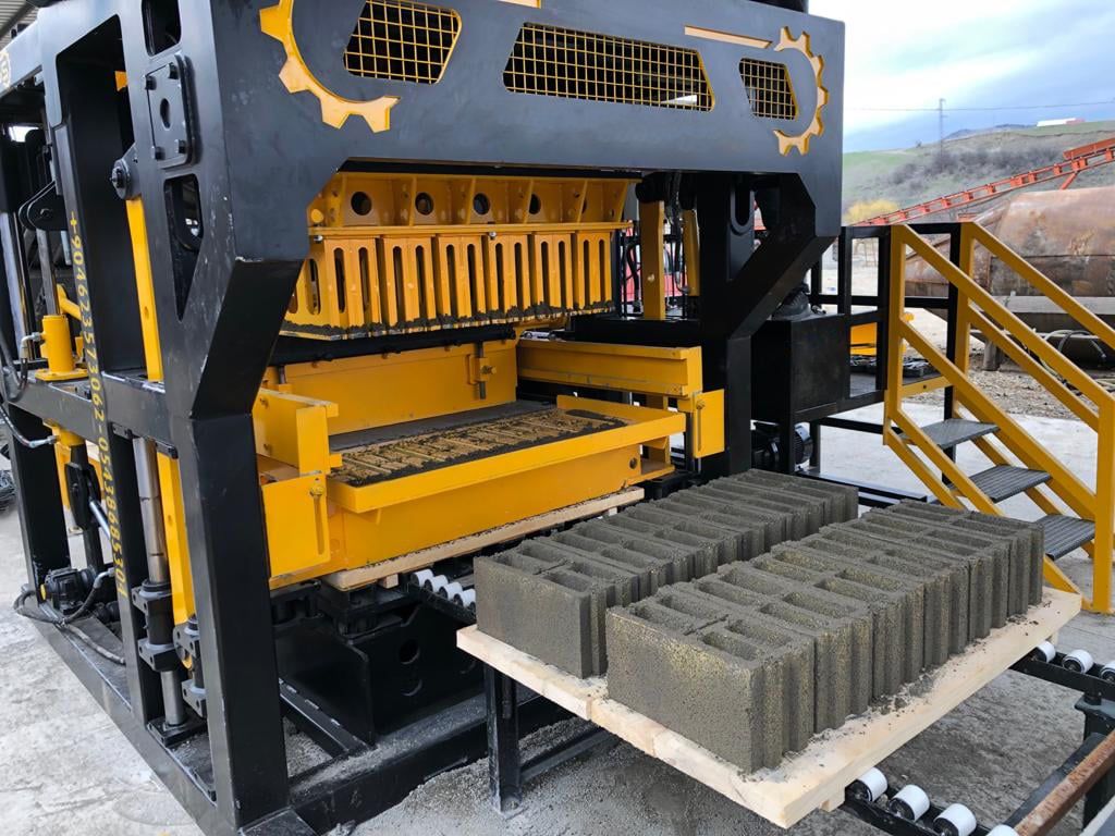 Moule en acier Beyazli Group pour parpaings, pavés, bordures et hourdis - Haute qualité et fabrication sur mesure_1