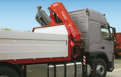 Grue auxiliaire Fassi F215A Dynamic - capacité de levage jusqu'à 18,90 tm - bras hydraulique jusqu'à 22,70 m avec jib_1
