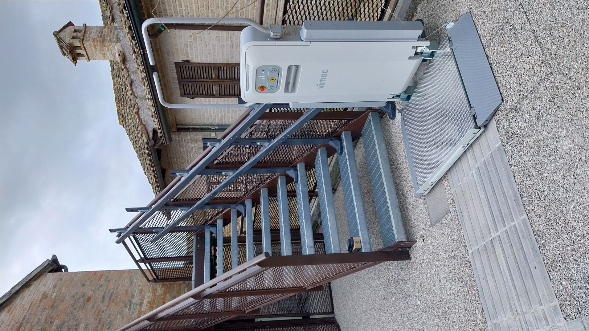 Monte-escalier avec plateforme V6 - pour escaliers droits - sécurité totale - personnalisable en couleurs RAL_1