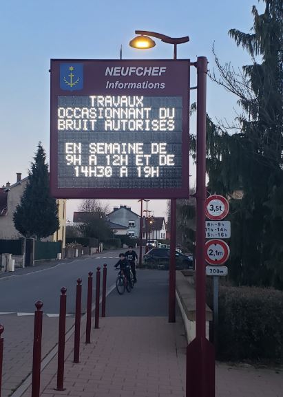 Panneau d'affichage lumineux d'information multi-lignes pour les communes: lieux publics, mairies... - Radars pédagogiques Série AFFMUM_1