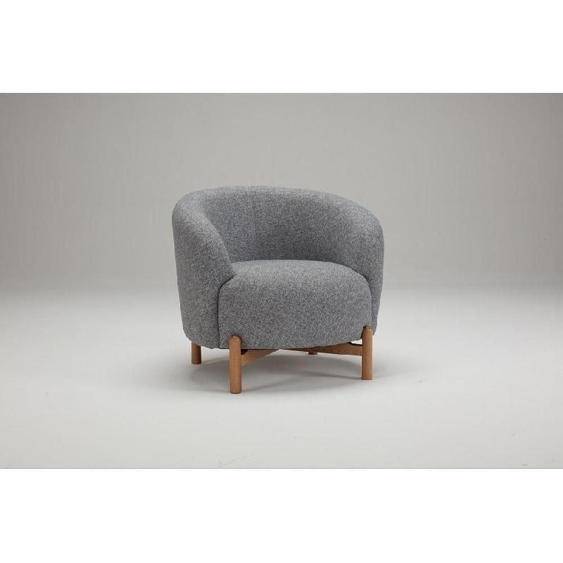 Fauteuil Groll tissu gris - piétement bois clair - style scandinave - rembourrage NOSAG 40kg/m3_1