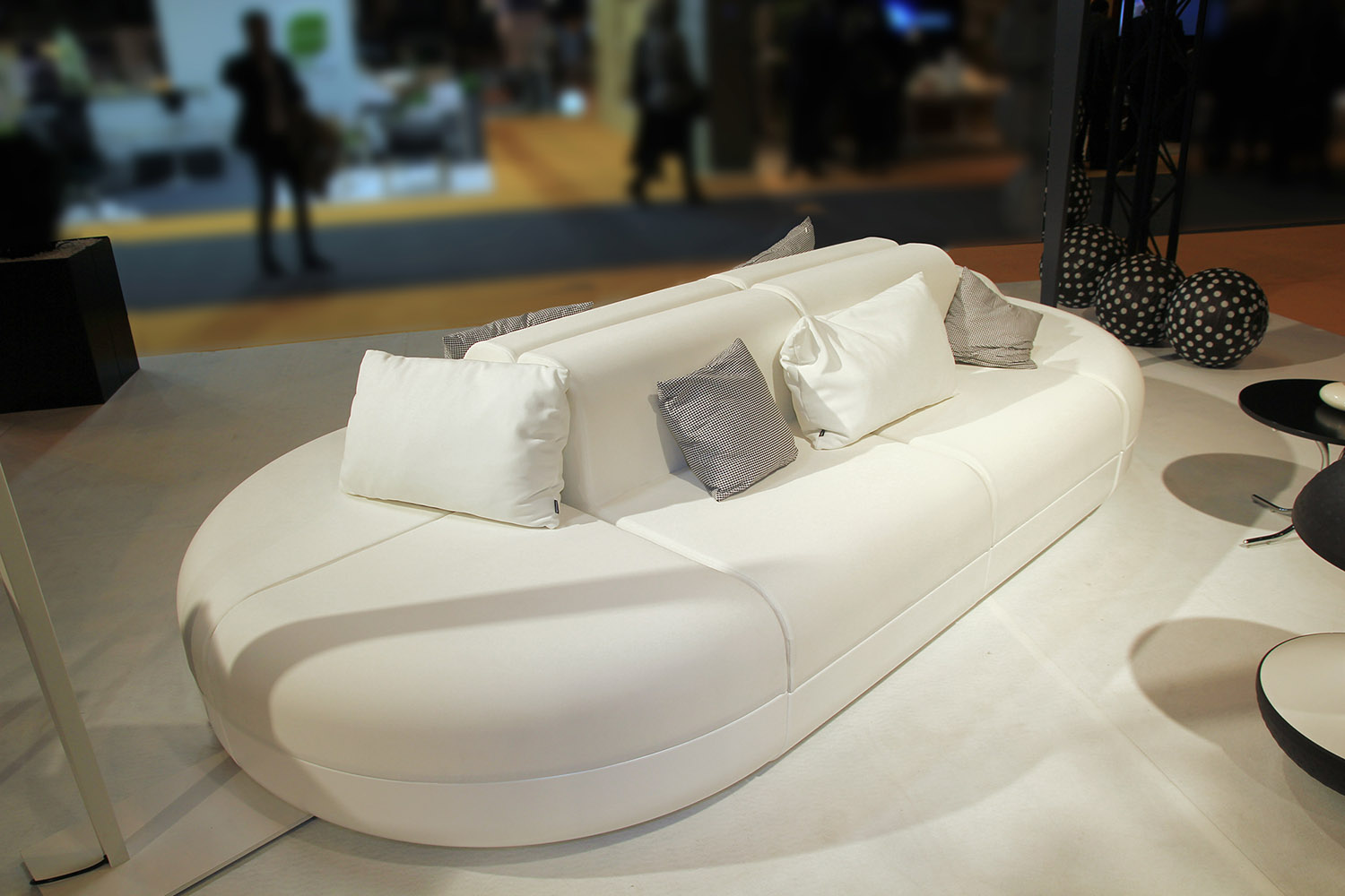 Canapé d'accueil contemporain et ergonomique pour zones de réception_1