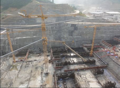 MD 1600 Topbelt 24 - Grue à tour Manitowoc - Hauteur sous crochet 91,6 m (300,5 ft) - Convoyeur béton intégré_1