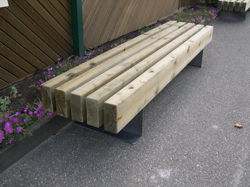 Table Mixte bois métal - Table de jardin avec Banquette à lames verticales_1