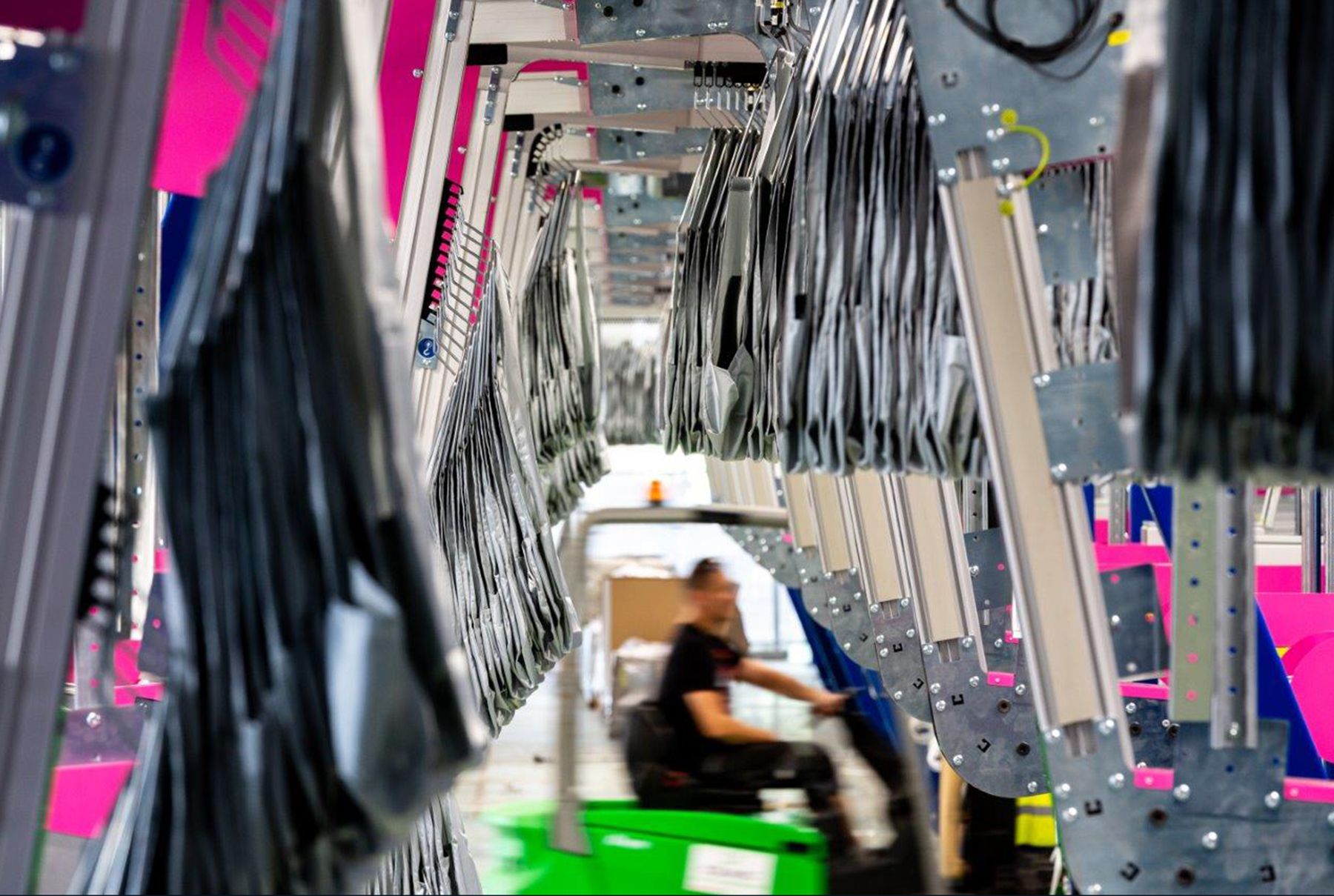 Trieur à pochettes - BG Pouch System - système de tri à haute performance pour entrepôts logistiques_1