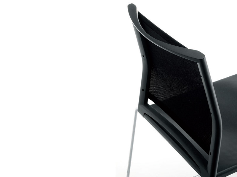 Chaise d'accueil Oda - assise en polypropylène, dossier en résille, piètement acier chromé - modèle empilable et accrochable_1