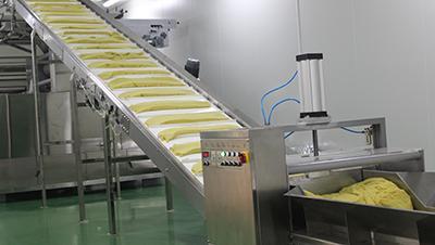 Machine de découpe avec convoyeur - moteur pneumatique - trémie inox - 7m de long_1