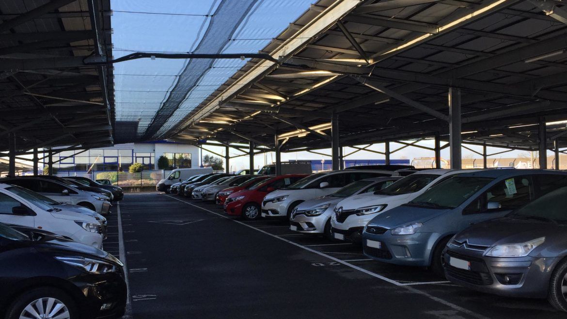 Ombrière de parking - Urbasolar - puissance 9.80 MWc - protection véhicules et bornes de recharge_1