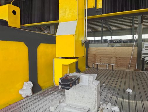 Fraiseuse 5 axes CNC à portique sur-mesure - LUQUE Machines - Usinage de matériaux volumineux, bois, plastique et métaux non-ferreux_1