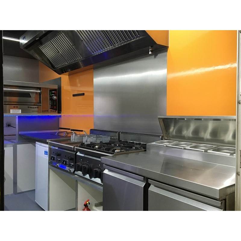 Remorque street food en panneau Polyfont - 500x200x210cm avec rangement compact et aménagement personnalisé_1