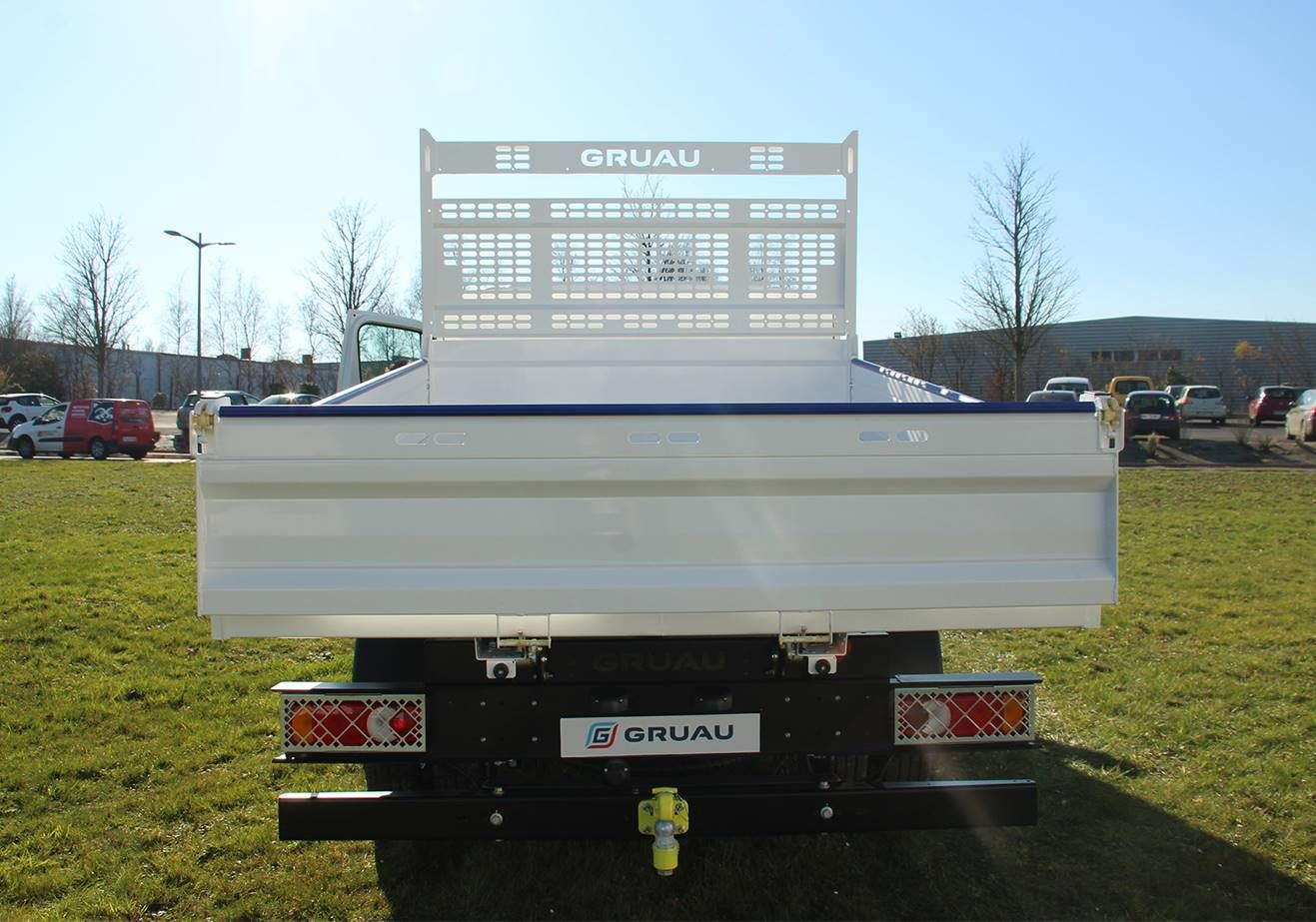 Benne acier résistante avec protection anticorrosion pour usage intensif