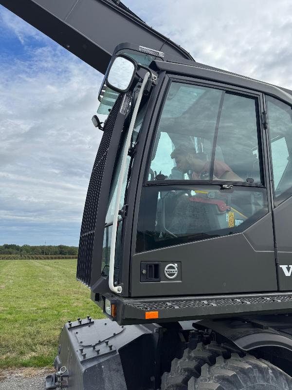 Pelle sur pneus Volvo EW220E - 2022 - 26,5 tonnes - Full Options - 420 heures_1