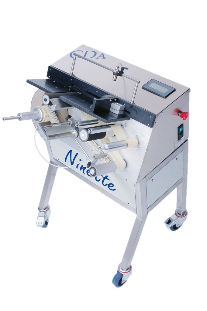 Ninette à Plat - Étiqueteuse alimentaire semi-automatique pour surfaces plates_1