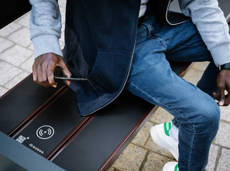 Banc connecté Steora CYCLO station d'entretien micro-mobilité_1