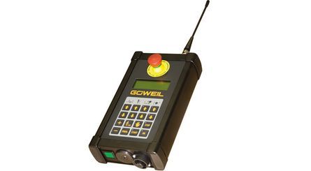 Machine pour enrubannage automatique de balles rondes et carrées