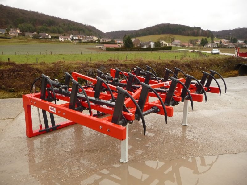 Carolev 3603 - Manipulateur Bugnot - Prend 3 bottes de 1.20 m de largeur - Charge maxi 2100 kg - Largeur 2.95 m_1