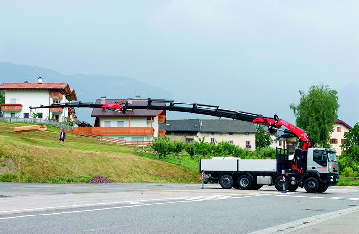 Grue auxiliaire Fassi F820RA XHE-Dynamic - 80 tm - bras hydraulique jusqu'à 30,45 m_1