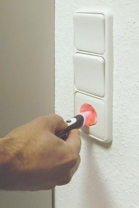 Détecteur de tension LASERLINER Active Finder - testeur sans contact, forte sensibilité, CAT III 1000 V_1