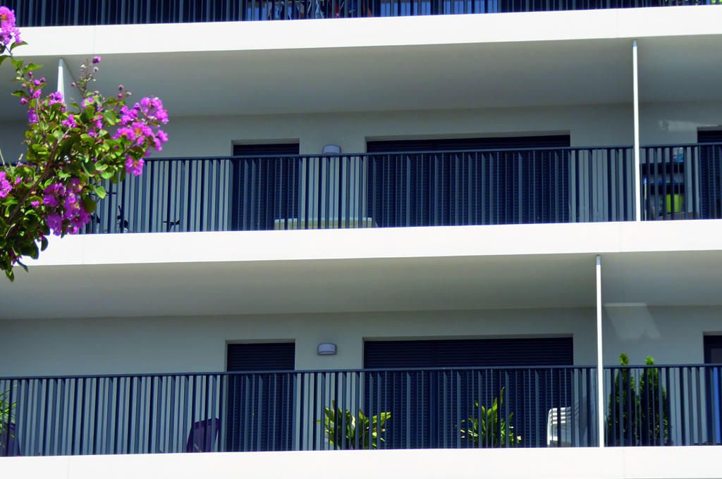 Feria - garde-corps - horizal - en aluminium - avec barreaudage vertical_1