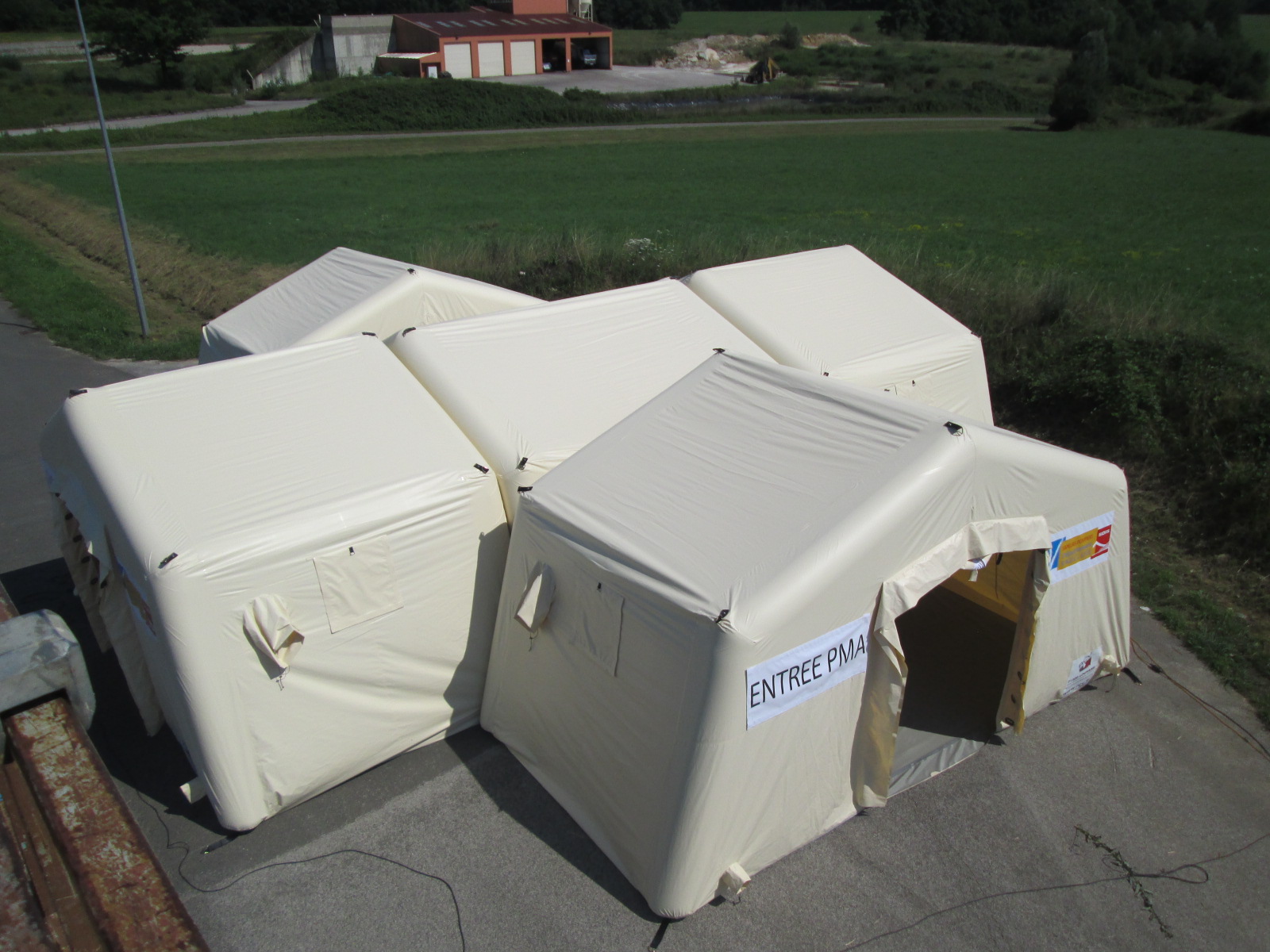 Structure gonflable modulaire pour interventions militaires ou humanitaires