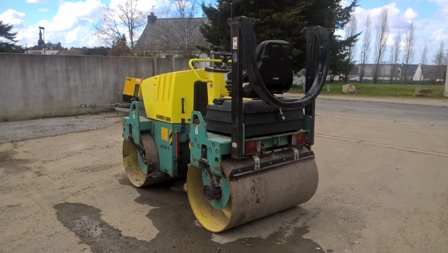 Rouleau compacteur vibrant ammann av26-2_1