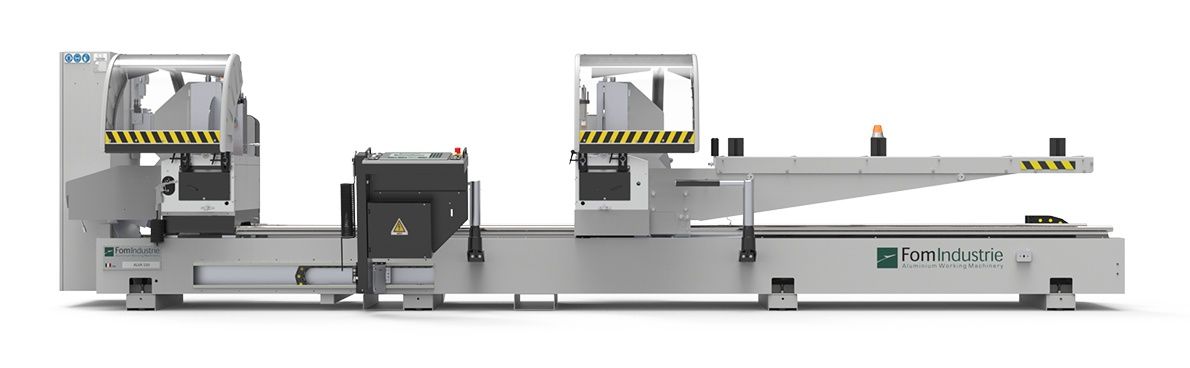 Machine de découpe industrielle Blitz Alva 550 avec convoyeur à rouleaux de 3 mètres