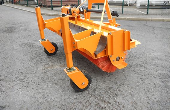 Balayeuse de voirie tractée et portée_1