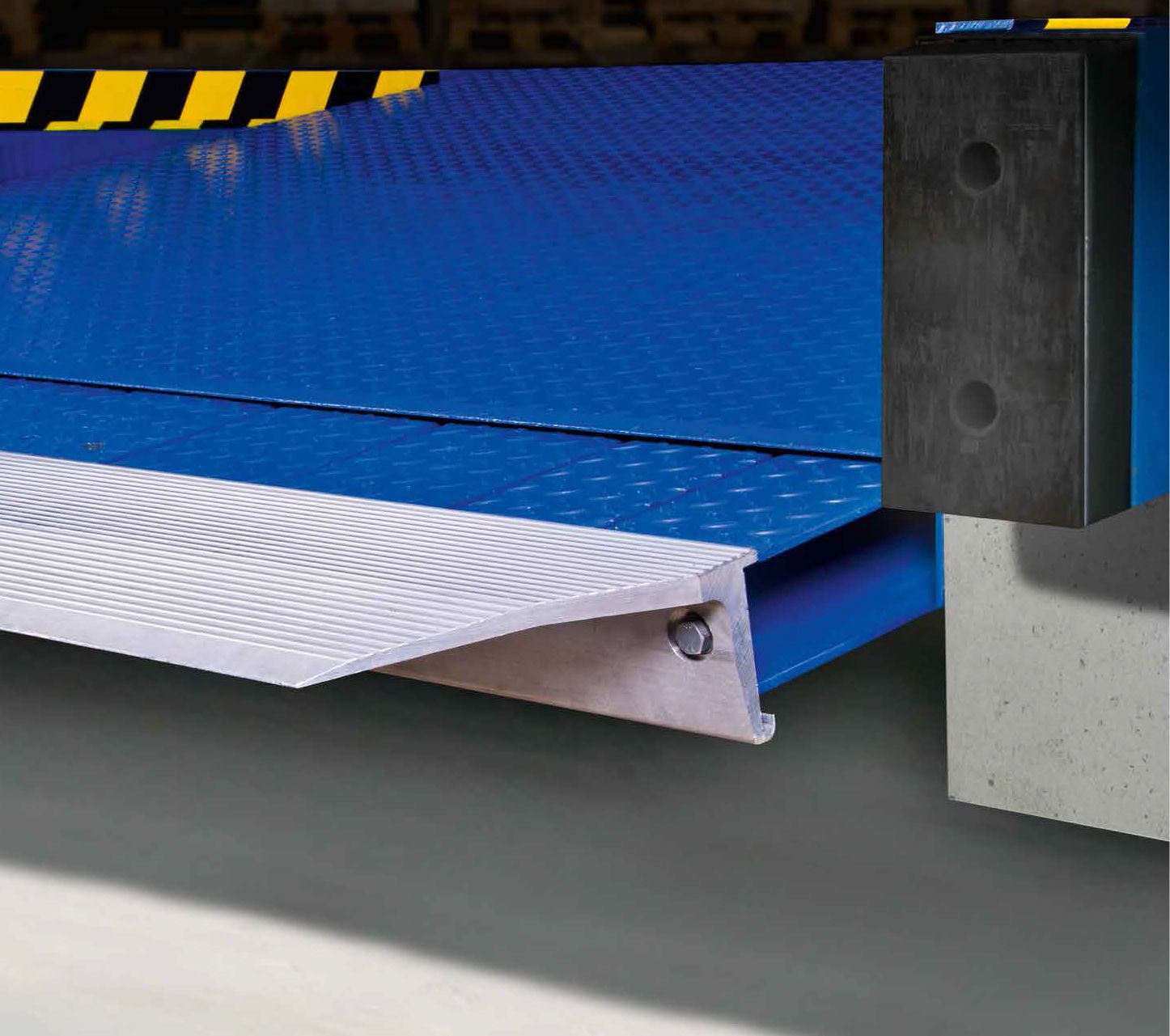 Niveleur de quai à lèvre télescopique ou basculante - acier ou aluminium - avec système de contrôle intégré_2