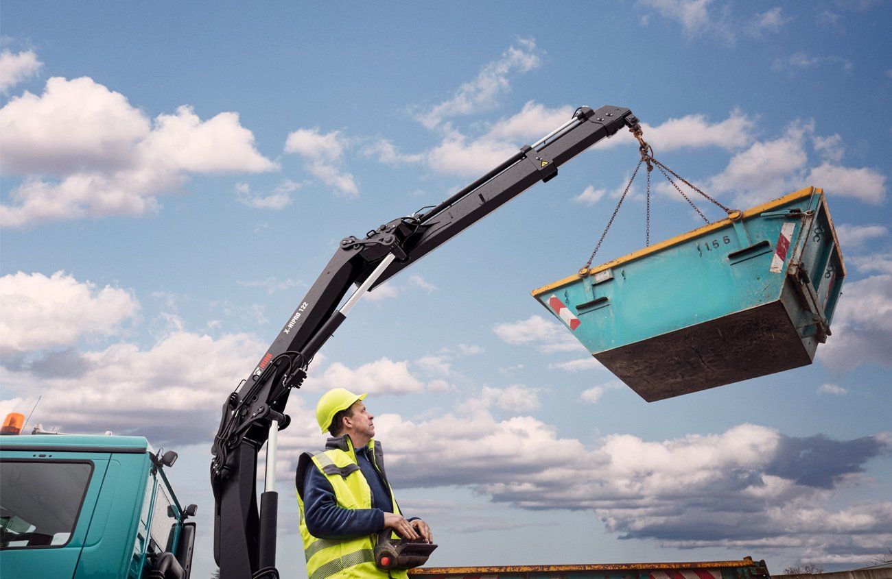 HIAB X-HIPRO 122 - Grue auxiliaire à commande à distance - Portée hydraulique de 4,46m à 14,64m - Capacité de 11,7 tm_1