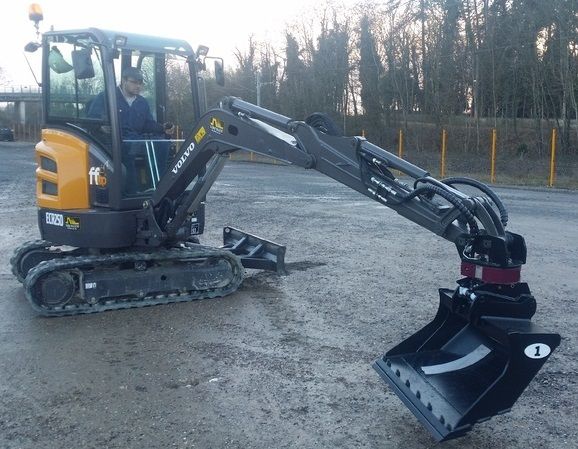 Système Roto-one adapté aux pelles de 2 à 3,5 tonnes