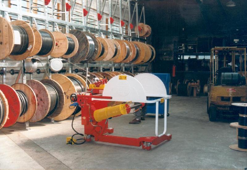 Enrouleur de câble sur touret Ø 1050mm et en couronne - Poids maxi 700kg -BOBMAT Nicoletti_1