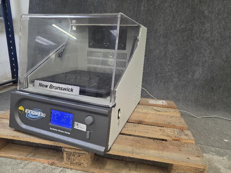 Agitateur-incubateur Eppendorf Innova 40_1