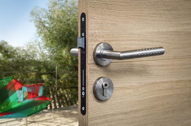 Serrure encastrable Monomax NF - têtière noire, coffre acier embouti, demi-tour réversible - pour porte d'entrée_1