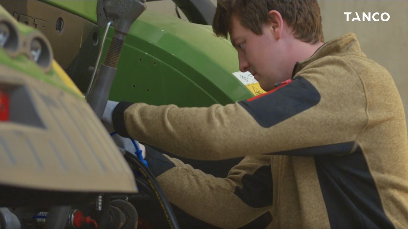 Série 1400 - Enrubanneuse agricole Tanco - poids 1320 kg - contrôle hydraulique variable et table fractionnée_1