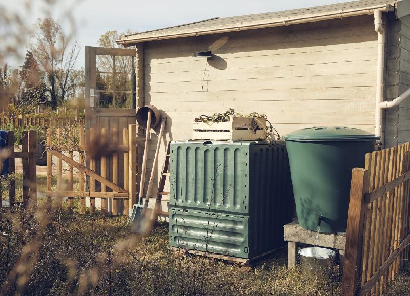 Récupérateur d'eau aérien GARANTIA cylindrique vert - 210L - Cuve rigide en polypropylène avec accessoires inclus_1