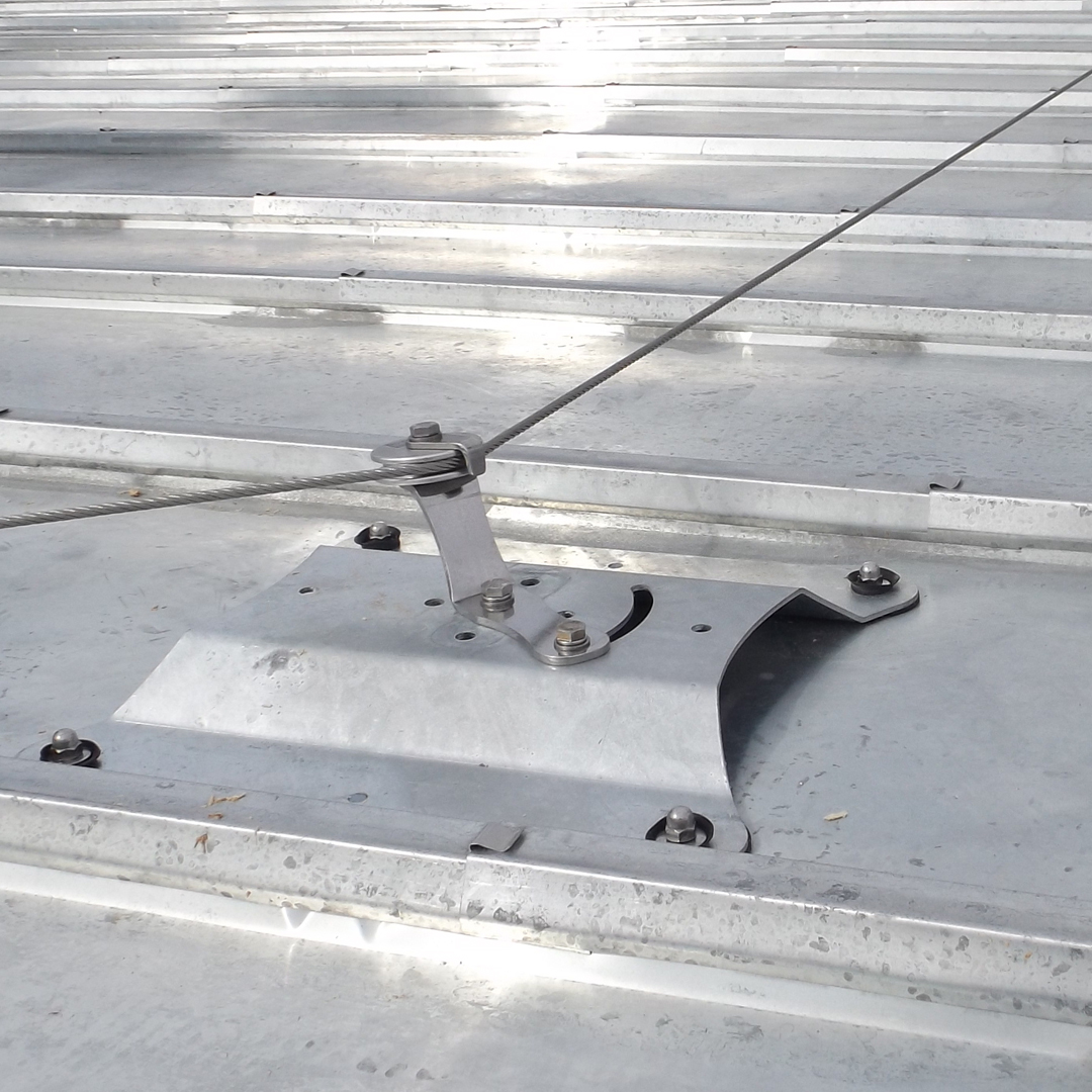 Ligne de vie sur toiture zinc - horizontale uniquement - SecurLine avec interface SecurBac Z et normes NF EN 795:2012_1