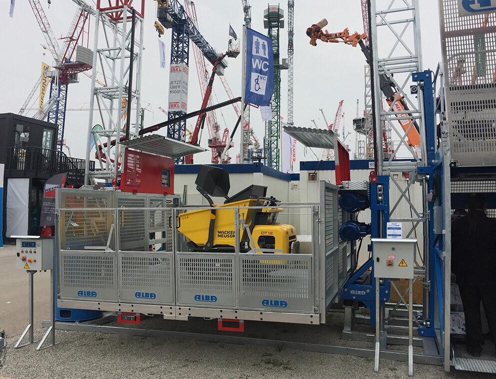 Monte-matériaux avec personnel accompagnant configurable avec de différentes dimensions de cabine jusqu'à 5,3 x 3,2 m - PTB 3800_1