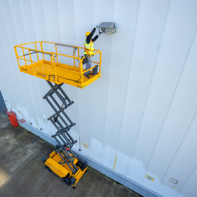 Nacelle ciseaux COMPACT DX - Performance Tout-Terrain pour Travaux en Extérieur en Isère et Rhône -Alpes -  disponible en achat neuf et en location de courte à longue durée_1