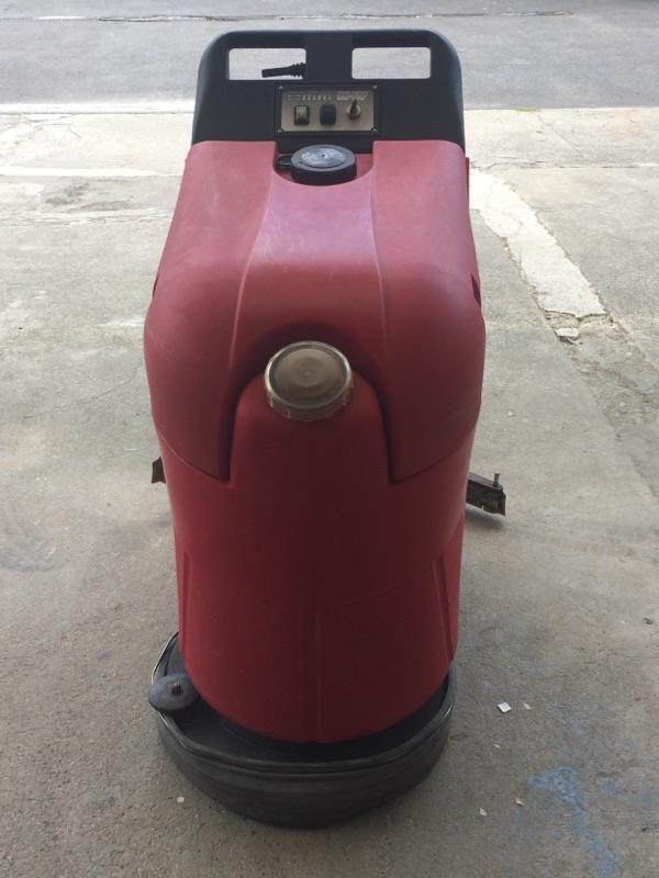 Autolaveuse semi-tractée à batteries rénovée OMM BIG500 - grande capacité et autonomie_1